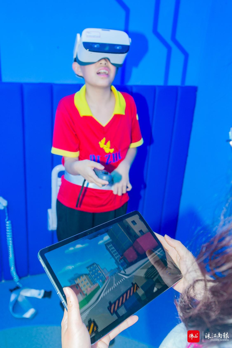 Special education students learn through VR 